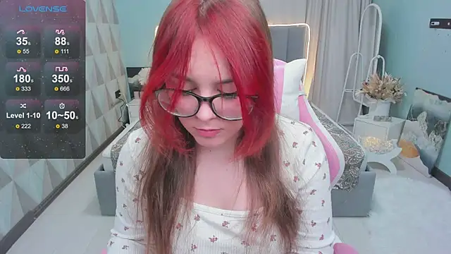 Snapshot of Monaco_Sun chatting on 10.17.25 Monaco Sun online show from 10.17.25