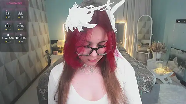 Snapshot of Monaco_Sun chatting on 11.04.25 Monaco Sun online show from 11.04.25