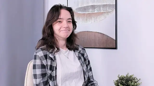 Snapshot of TarahCayne chatting on 09.26.25 TarahCayne online show from 09.26.25