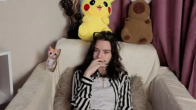 Snapshot of TarahCayne chatting on 10.24.25 TarahCayne online show from 10.24.25