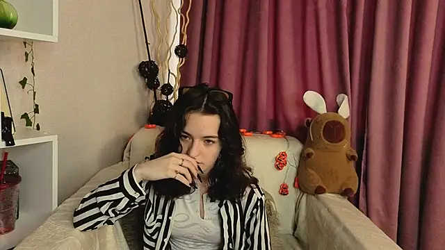 Snapshot of TarahCayne chatting on 10.29.25 TarahCayne online show from 10.29.25