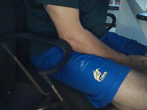 Snapshot of domruanbr chatting on 10.28.25 domruanbr online show from 10.28.25