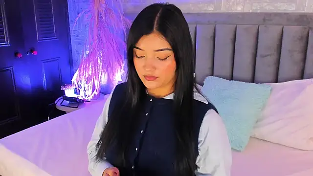 EmmaBlossom online show from 11.12.25