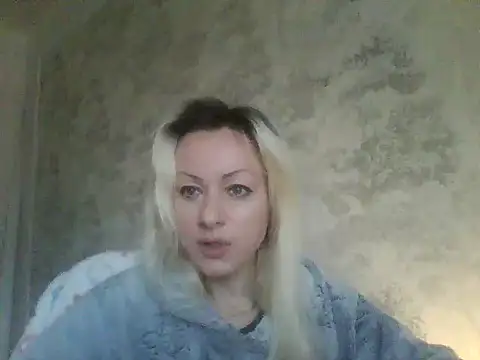 Snapshot of Veyrise chatting on 10.25.25 Veyrise online show from 10.25.25