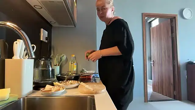 Miravynn online show from 02.21.26