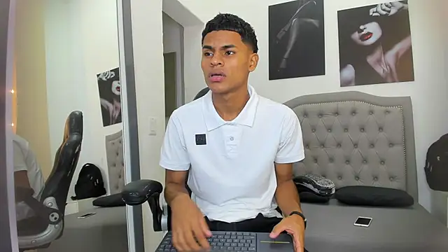 Snapshot of paull_cassidy chatting on 11.24.25 paull cassidy online show from 11.24.25