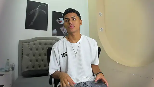 Snapshot of paull_cassidy chatting on 11.26.25 paull cassidy online show from 11.26.25