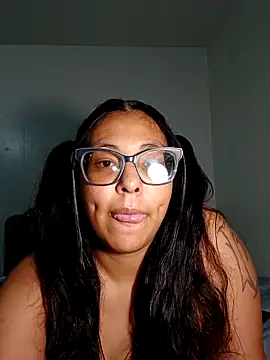 Snapshot of Disire4Darkness chatting on 10.20.25 Disire4Darkness online show from 10.20.25