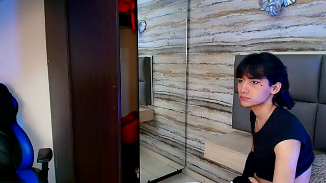 Lovers 21 online show from 11.21.25