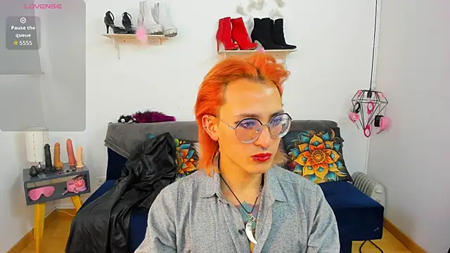 Snapshot of Moon_Fox chatting on 11.03.25 Moon Fox online show from 11.03.25