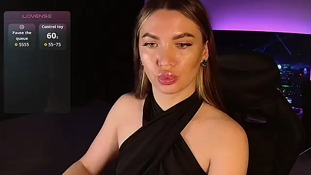 Snapshot of MissMaya__ chatting on 10.11.25 MissMaya   online show from 10.11.25