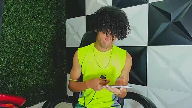 Snapshot of xion_ez chatting on 10.05.25 xion ez online show from 10.05.25