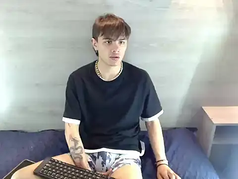 Snapshot of Jerom_xx chatting on 10.15.25 Jerom xx online show from 10.15.25
