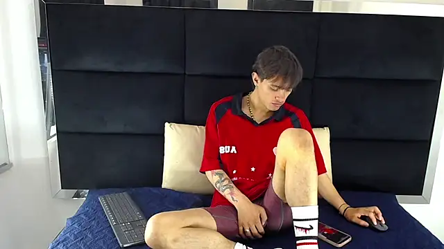 Snapshot of Jerom_xx chatting on 10.20.25 Jerom xx online show from 10.20.25