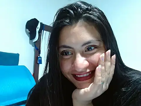 Snapshot of Maira_Diaz chatting on 10.16.25 Maira Diaz online show from 10.16.25