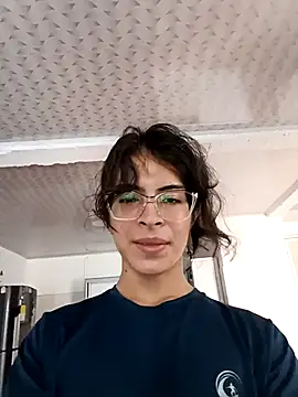 Snapshot of SoftieUwU chatting on 09.26.25 SoftieUwU online show from 09.26.25