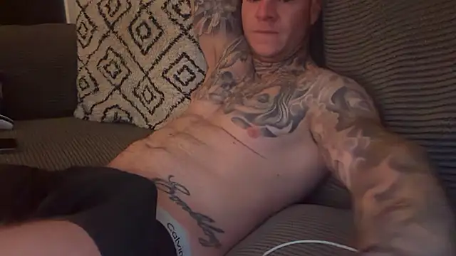 Snapshot of TeasySam chatting on 10.13.25 TeasySam online show from 10.13.25