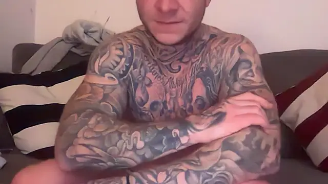 Snapshot of TeasySam chatting on 10.20.25 TeasySam online show from 10.20.25