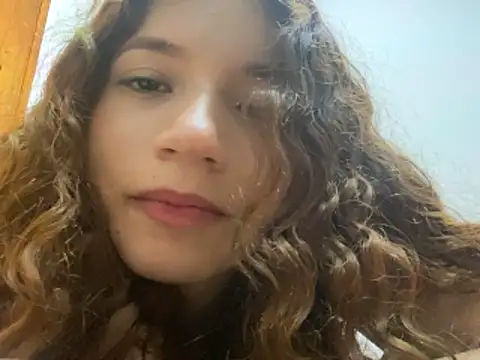 Snapshot of meridacute_ chatting on 10.18.25 meridacute  online show from 10.18.25