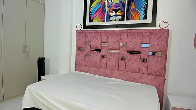 Snapshot of abella_lov chatting on 10.23.25 abella lov online show from 10.23.25