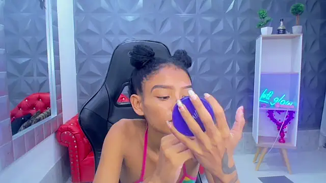 adisson petite1 online show from 01.10.26