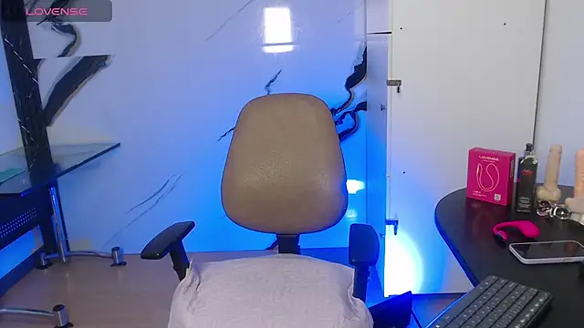 lolaa love01 online show from 10.04.25