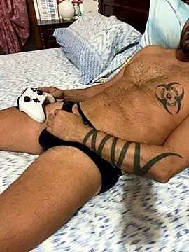 Snapshot of strongdickwii chatting on 09.29.25 strongdickwii online show from 09.29.25