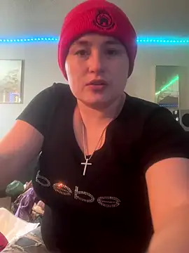 Snapshot of BuzzBunni69 chatting on 10.04.25 BuzzBunni69 online show from 10.04.25