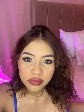 Mia Valmont online show from 10.04.25