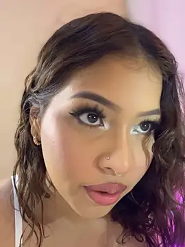 Mia Valmont online show from 10.10.25