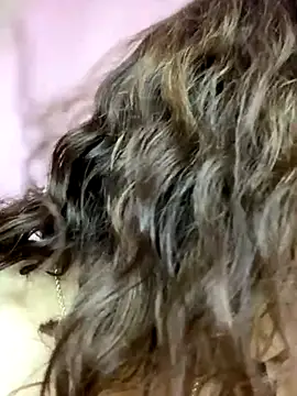 Mia Valmont online show from 10.11.25