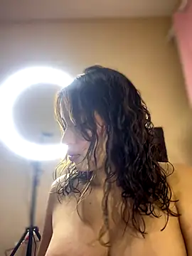 Mia Valmont online show from 10.16.25