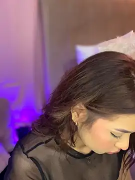 Mia Valmont online show from 10.23.25