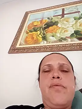 Snapshot of Crisribeiro chatting on 10.02.25 Crisribeiro online show from 10.02.25