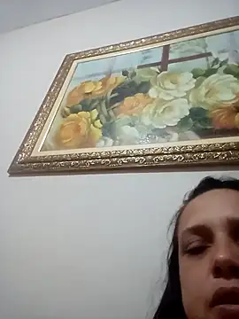 Snapshot of Crisribeiro chatting on 10.15.25 Crisribeiro online show from 10.15.25