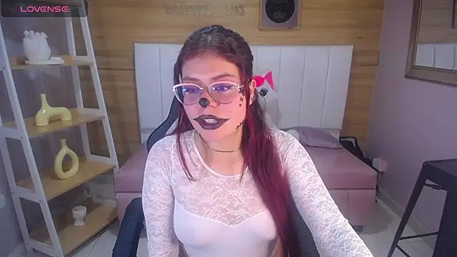 Snapshot of draviana_a_ chatting on 10.18.25 draviana a  online show from 10.18.25