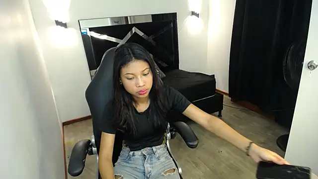 Snapshot of MarianaRojas_ chatting on 07.17.26 MarianaRojas online show from 07.17.26