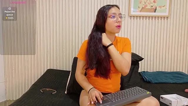 Abrilmirren online show from 10.28.25