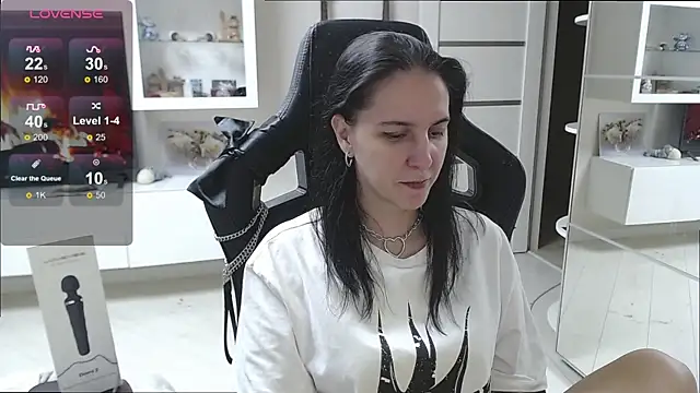 Snapshot of Irwi_Tomboy chatting on 10.21.25 Irwi Tomboy online show from 10.21.25