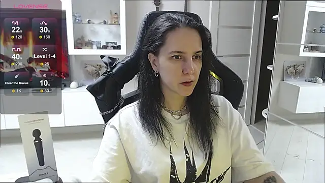 Snapshot of Irwi_Tomboy chatting on 10.23.25 Irwi Tomboy online show from 10.23.25