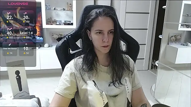 Snapshot of Irwi_Tomboy chatting on 10.29.25 Irwi Tomboy online show from 10.29.25