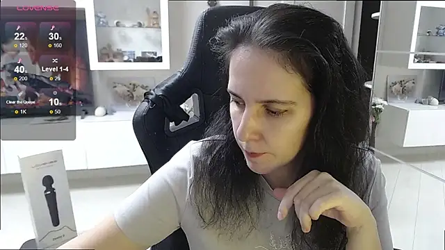 Snapshot of Irwi_Tomboy chatting on 11.06.25 Irwi Tomboy online show from 11.06.25