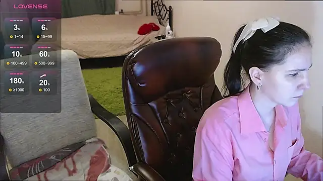 Snapshot of Irwi_Tomboy chatting on 11.15.25 Irwi Tomboy online show from 11.15.25