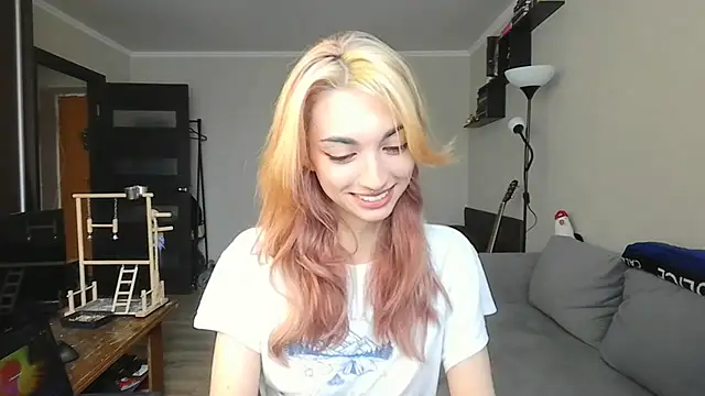 Snapshot of JillianBozak chatting on 10.01.25 JillianBozak online show from 10.01.25