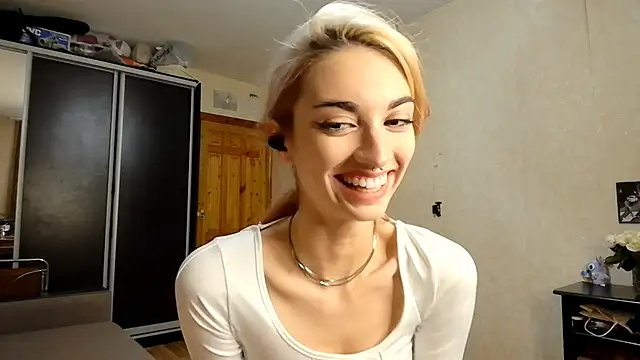 Snapshot of JillianBozak chatting on 10.13.25 JillianBozak online show from 10.13.25