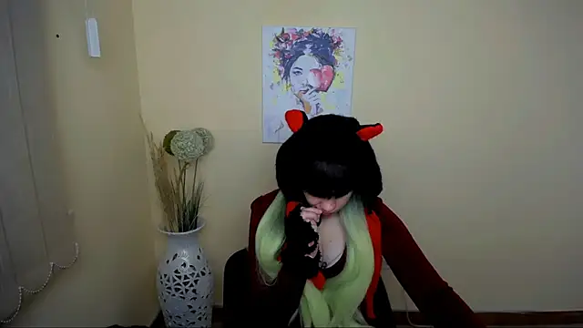 Snapshot of Dream_Caster_ chatting on 10.13.25 Dream Caster  online show from 10.13.25