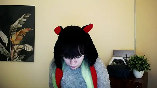 Snapshot of Dream_Caster_ chatting on 10.14.25 Dream Caster  online show from 10.14.25