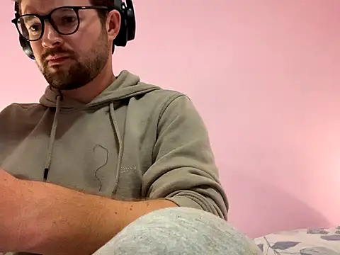 Snapshot of Jasonsnzuk chatting on 10.13.25 Jasonsnzuk online show from 10.13.25