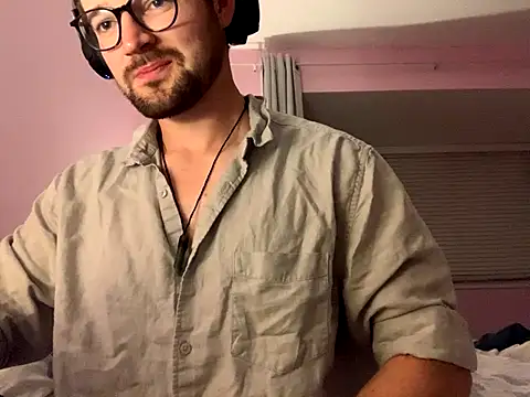 Snapshot of Jasonsnzuk chatting on 10.15.25 Jasonsnzuk online show from 10.15.25