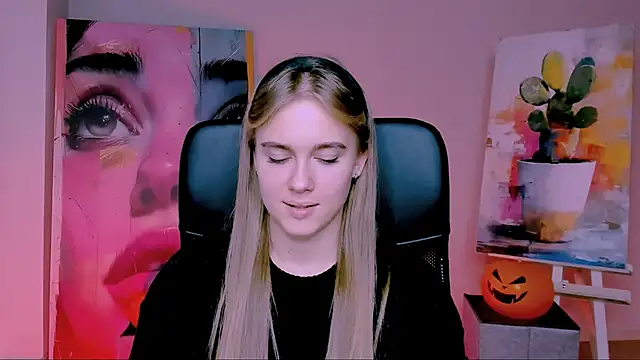 JuneWoods online show from 11.01.25